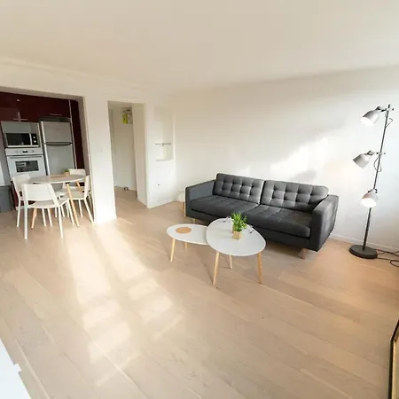 Fc Beau Et Spacieux 2p En Plein Coeur De Appartement *